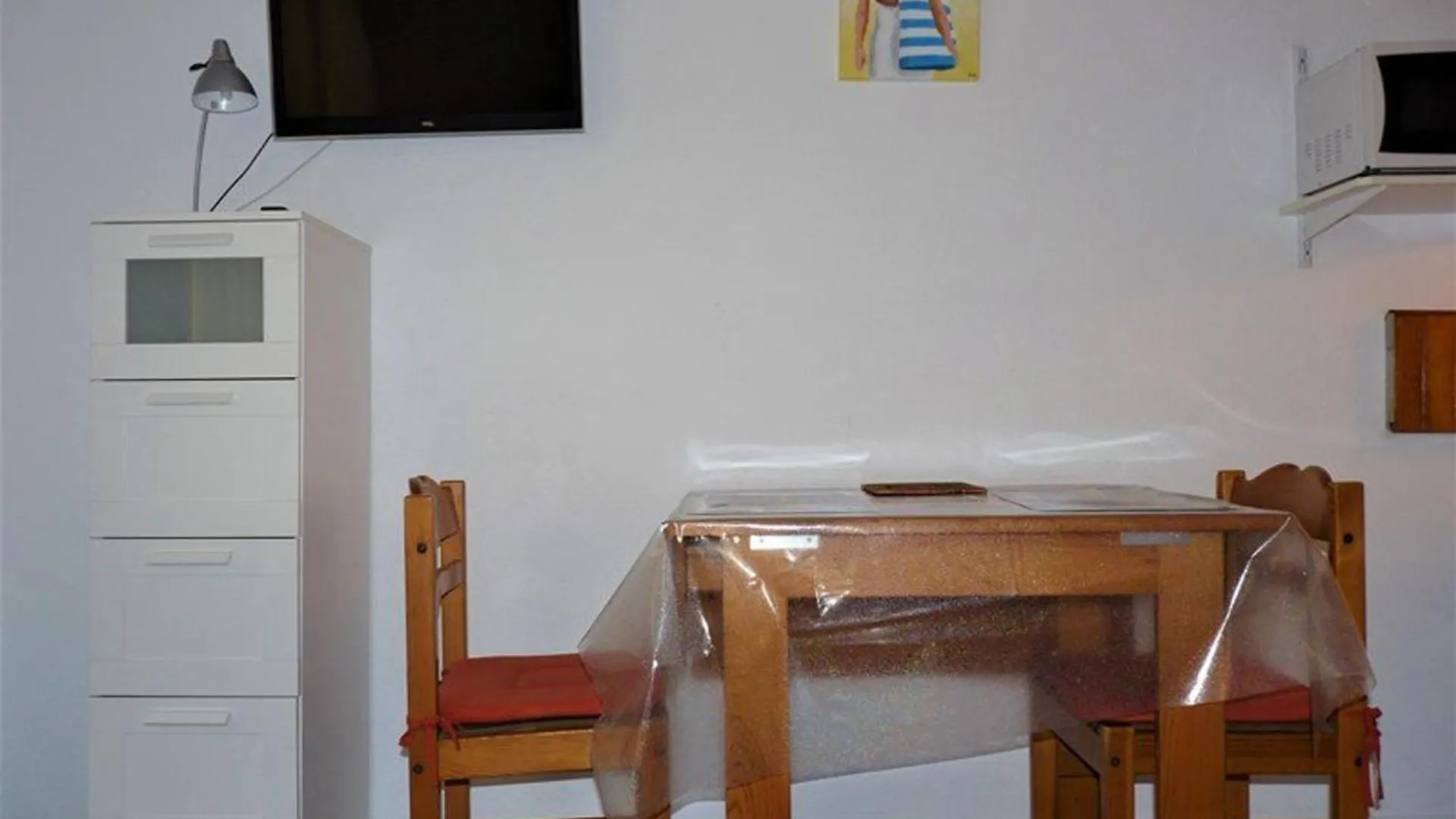 Studio 2 Couchages A 350M De La Plage Avec Balcon Et Parking, Bormes-Les-Mimosas - Fr-1-251-728 0*,