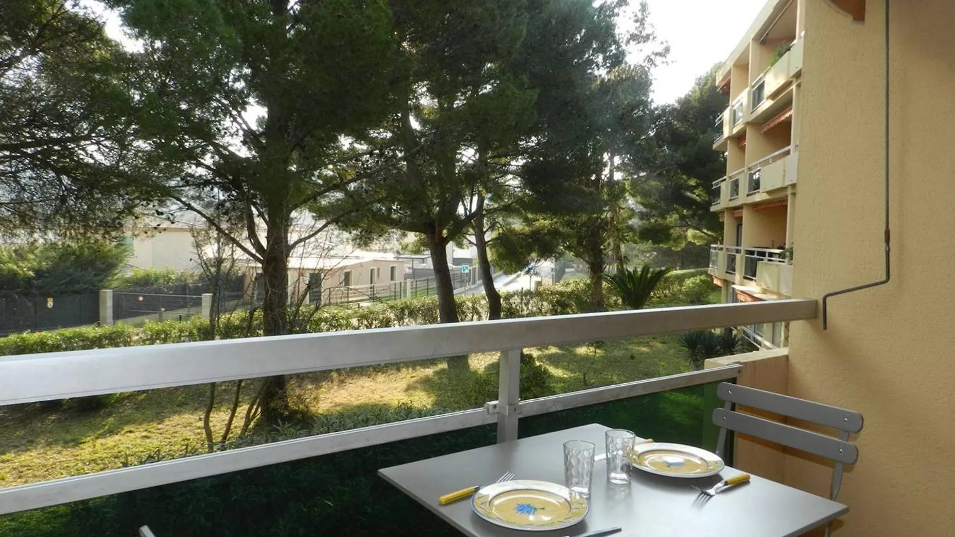 Studio 2 Couchages A 350M De La Plage Avec Balcon Et Parking, Bormes-Les-Mimosas - Fr-1-251-728